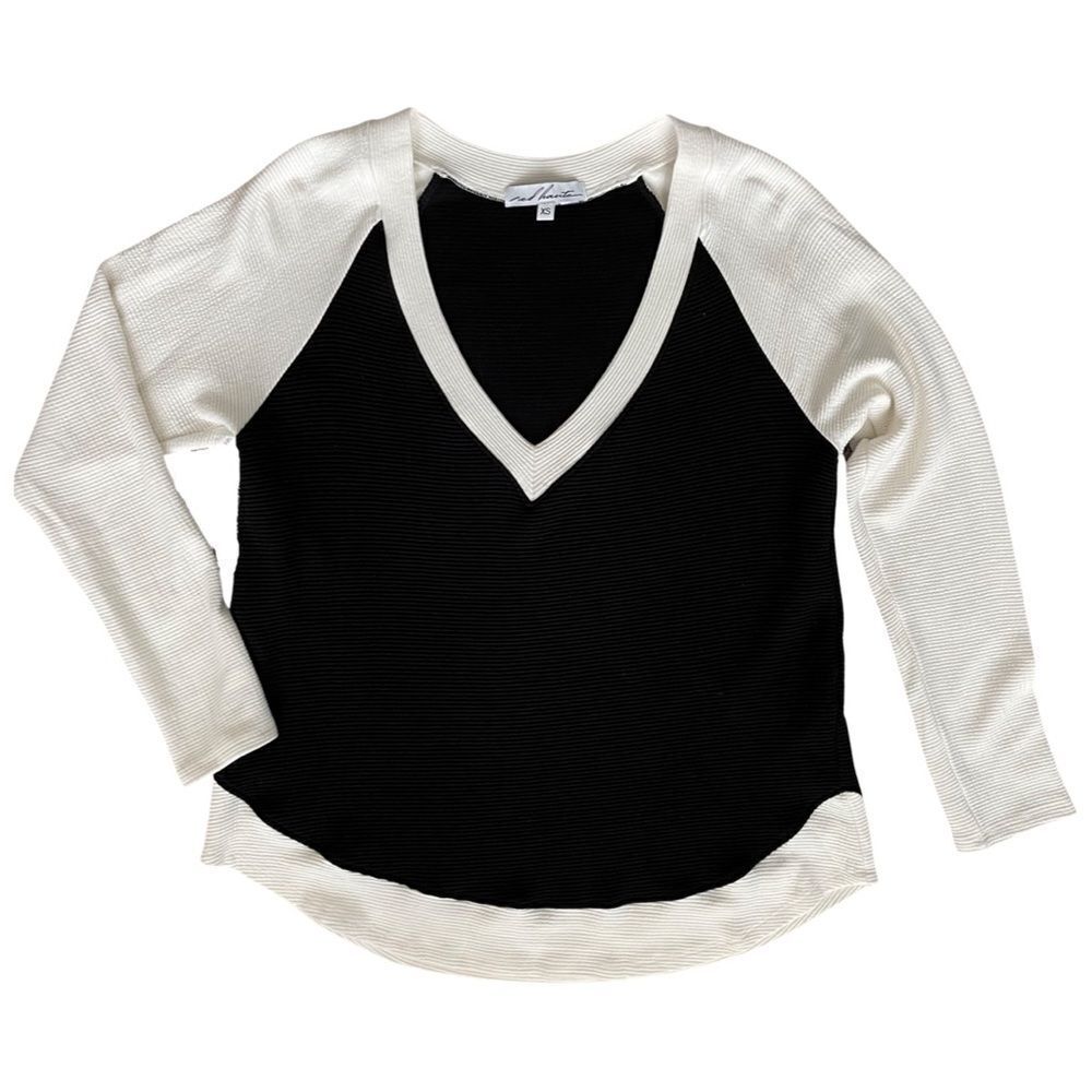 Red Haute Black Ivory Colorblock Long Sleeve V-Neck Knit Top - X-Small